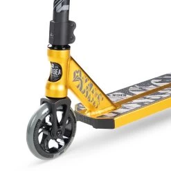 MADD GEAR KICK KAOS V4 – GOLD/BLACK -Scooters & Skateboards Madd Gear KICK Kaos Gold Black HeadTube Detail MGP207 692 1280x1280